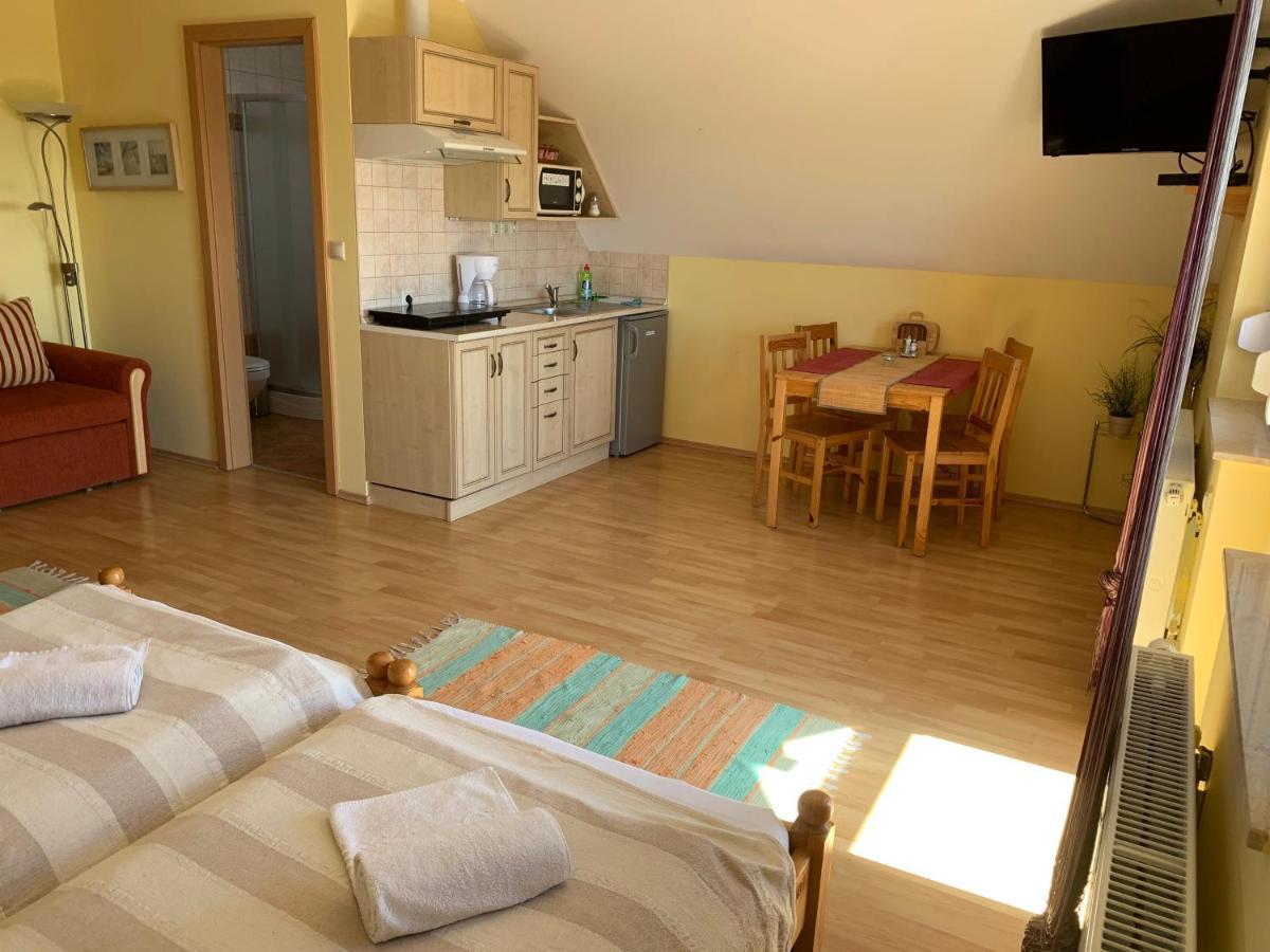 Holidaysport Haus Balatongyörök Esterno foto