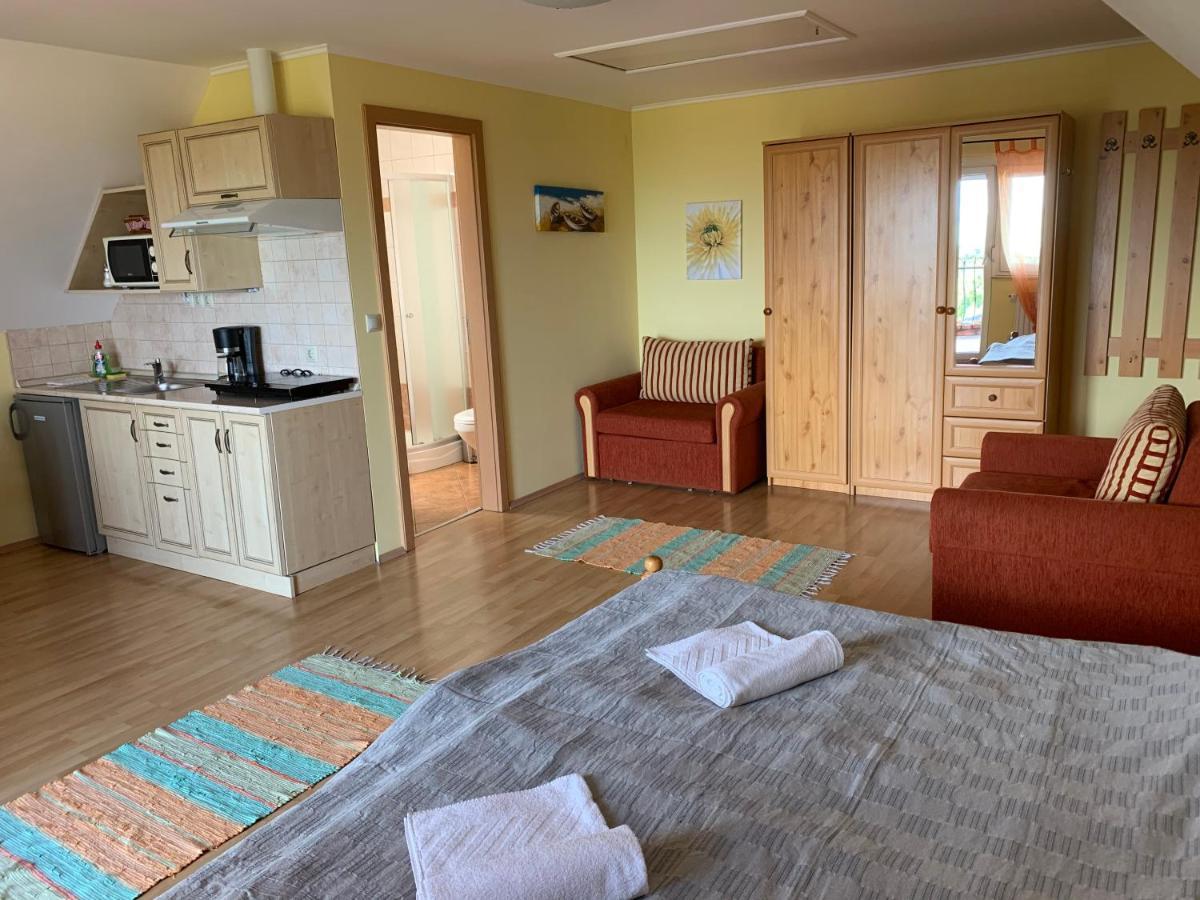 Holidaysport Haus Balatongyörök Esterno foto